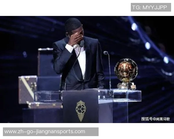 足球场上的泪水瞬间:那些感动人心的球星崩溃时刻与背后的故事